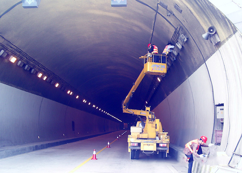 十天高速公路隧道照明施工