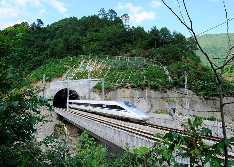 沪昆客专（贵州段）栋梁坡隧道