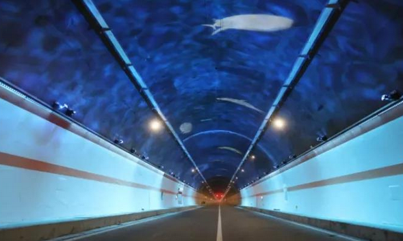 新华社新闻对新疆哈密G575公路东天山特长隧道建设进行专题报道