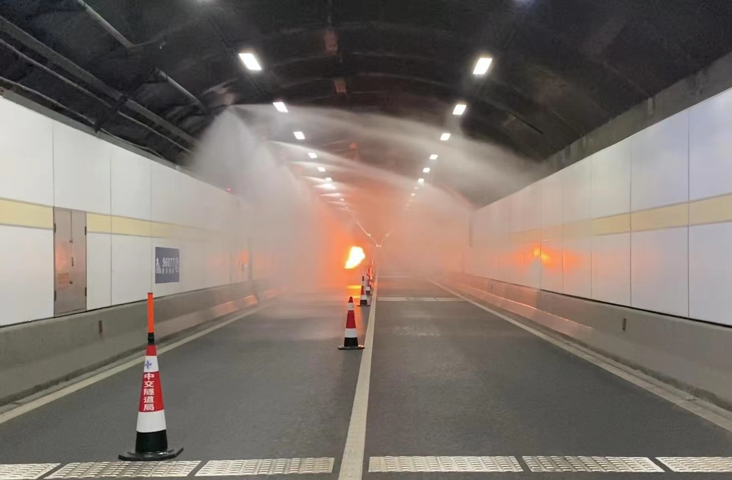 南京扬子江隧道新增泡沫水喷雾智能系统