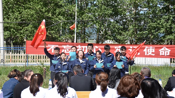 1561806745954143.jpg 新疆G575项目应邀参加松树塘社区“不忘初心 牢记使命”主题党日活动.JPG