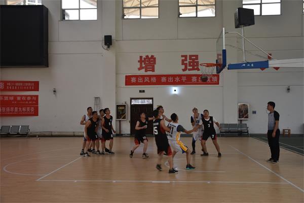 1573653849422832.jpg 西镇杯篮球赛镇巴赛场.JPG