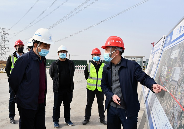 1584608228744910.jpg 河北省交通运输厅副厅长侯智敏到京雄项目指导调研工作.JPG