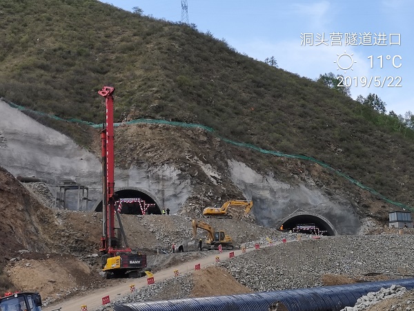 1563679827900925.jpg 延崇高速延伸线Y3标隧道开挖单洞累计长度破百米大关 - 副本.jpg