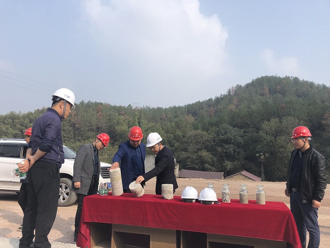 1573025040632360.jpg 公司副总经理甄光磊到项目检查指导工作.JPG