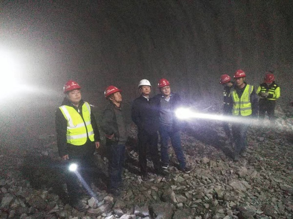 1571707289626786.jpg fcca586d8e9c81ee35702384295129a.jpg