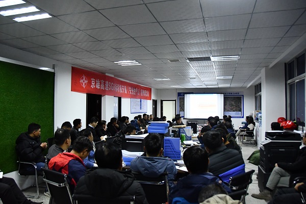 1575770063337418.jpg 12.7京雄高速SG6标开展安全生产法宣传周活动李伟杰 (6).jpg