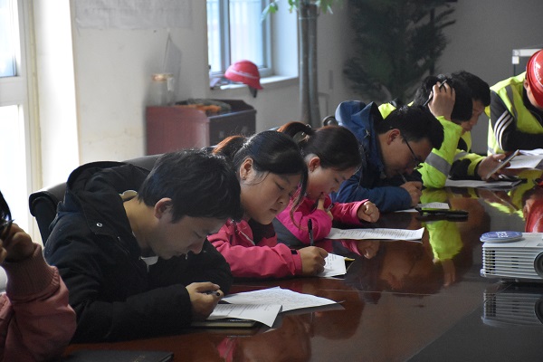 1561535662258784.jpg 新疆G575土建一标安全月组织安全知识考试竞赛活动 (2).JPG