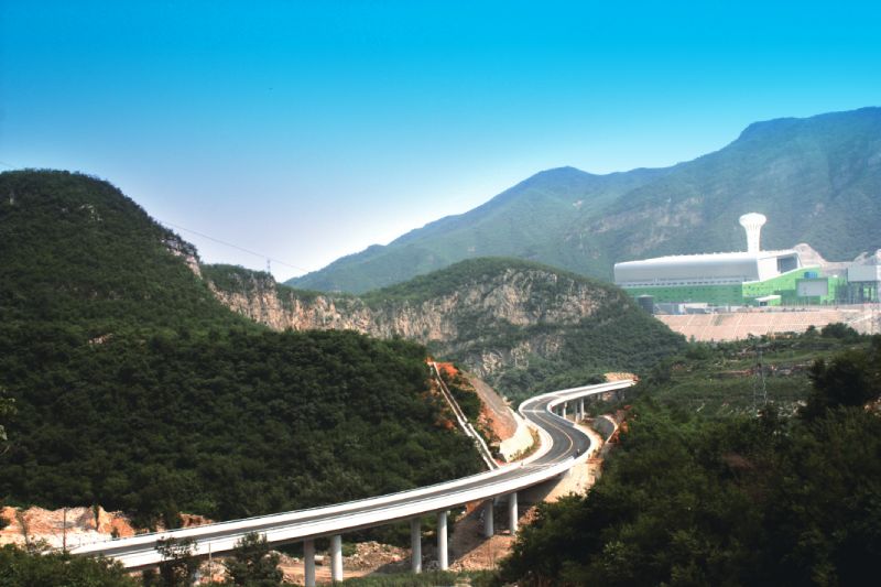 北京市首个BT公路项目—鲁坨路一期工程，项目曾荣获全国AAA级安全文明标准化工地。