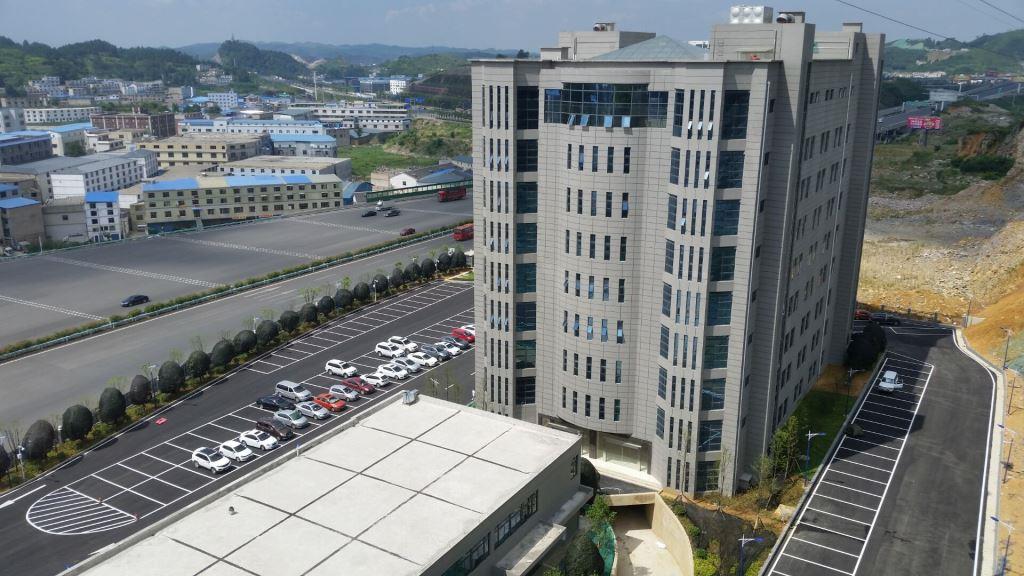 贵州省贵清房建综合办公楼。