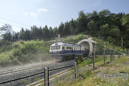 1567392540955046.jpg 湖南蒙华铁路项目顺利完成动态验收.jpg