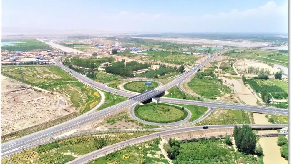 新疆库车至阿克苏高速公路